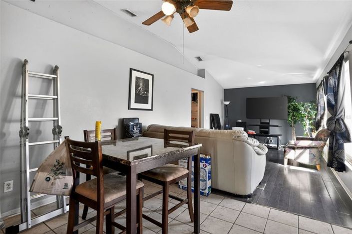 Image No.9-3 Bed House for sale