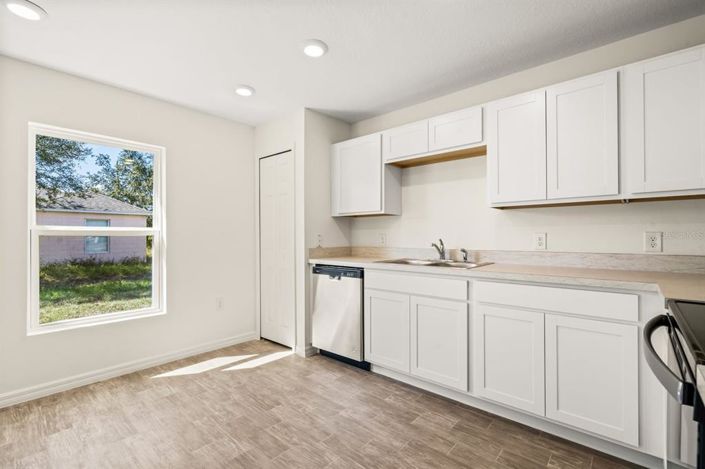 Image No.14-3 Bed House for sale