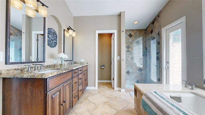 Image No.12-4 Bed House for sale