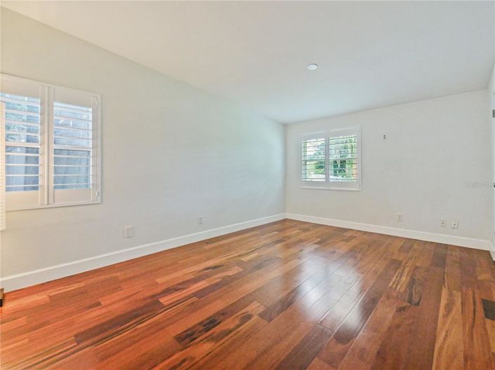 Image No.13-3 Bed House for sale