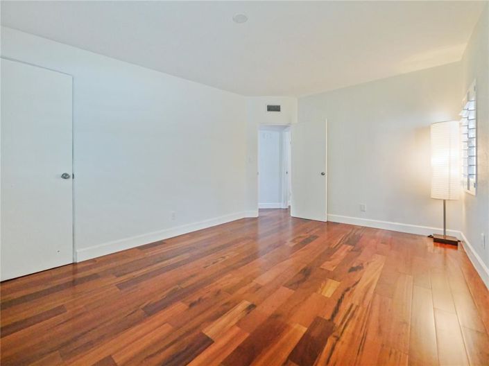 Image No.15-3 Bed House for sale