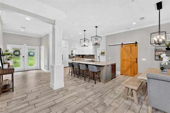 Image No.8-5 Bed House for sale