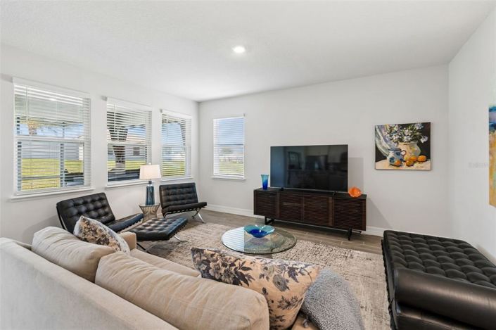 Image No.18-4 Bed House for sale