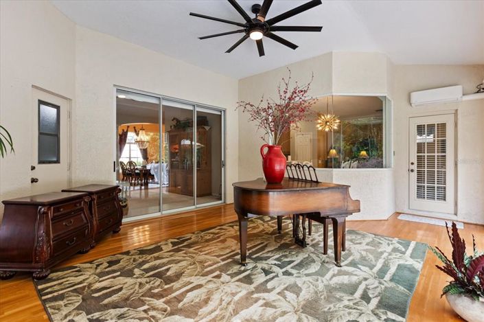 Image No.15-4 Bed House for sale