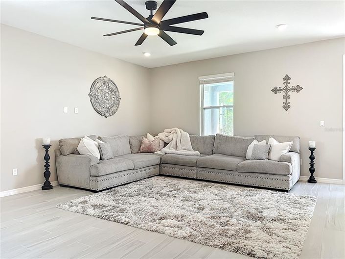 Image No.22-4 Bed House for sale