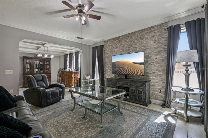 Image No.9-5 Bed House for sale
