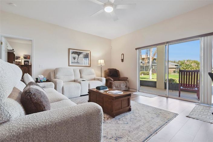 Image No.10-5 Bed House for sale