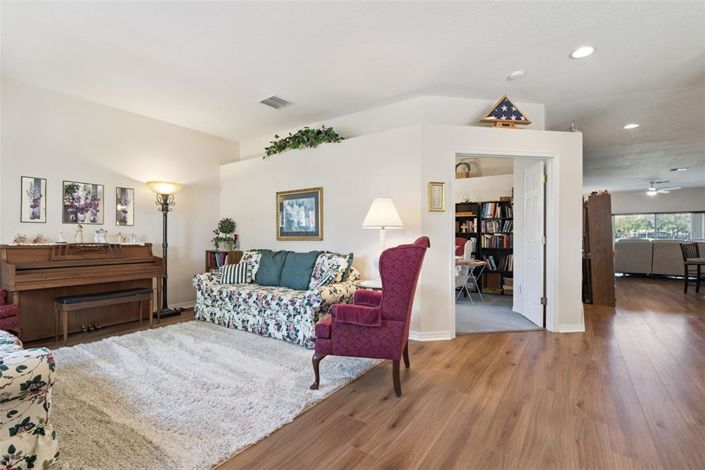 Image No.7-5 Bed House for sale