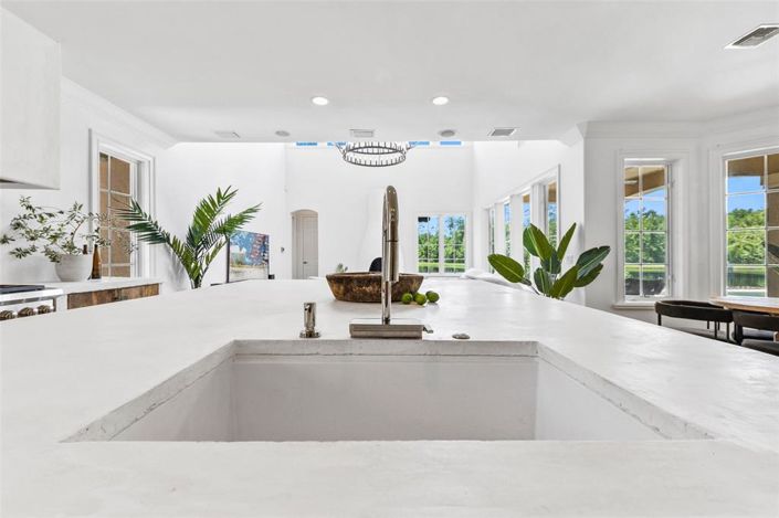 Image No.12-6 Bed House for sale