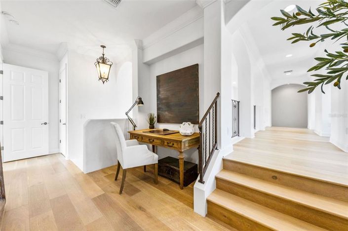 Image No.5-6 Bed House for sale