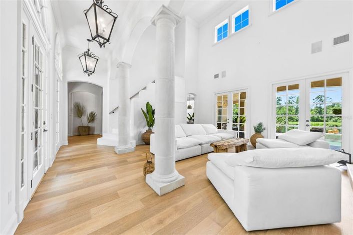 Image No.6-6 Bed House for sale