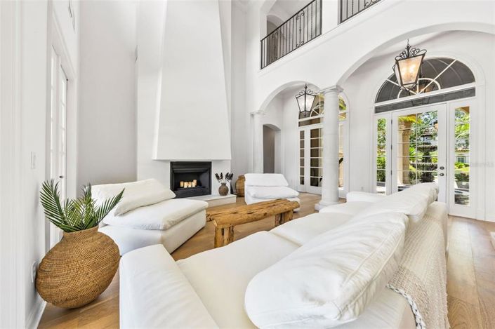 Image No.7-6 Bed House for sale