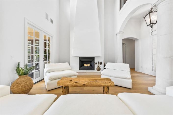 Image No.8-6 Bed House for sale