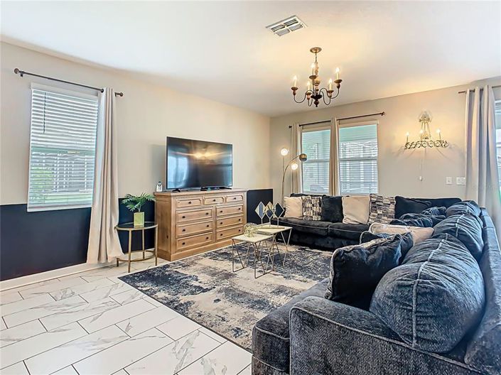 Image No.7-8 Bed House for sale