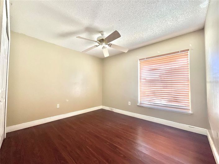 Image No.11-3 Bed House for sale