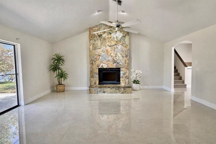 Image No.3-Maison de 5 chambres à vendre à Saint John