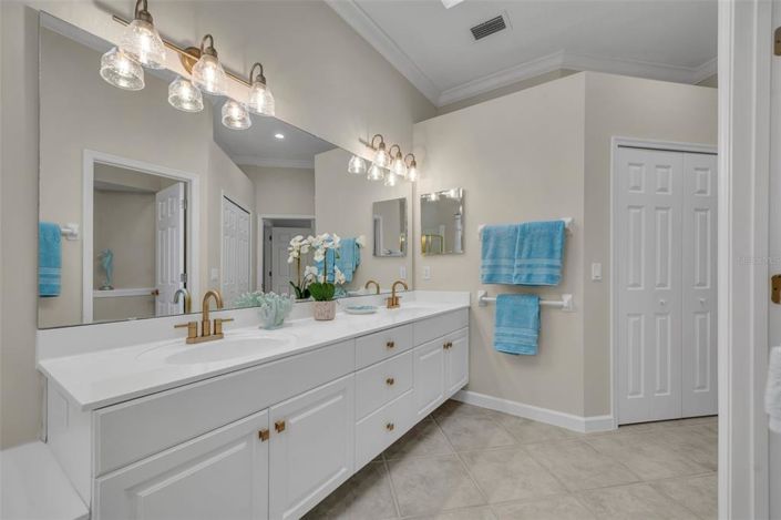 Image No.38-4 Bed House for sale