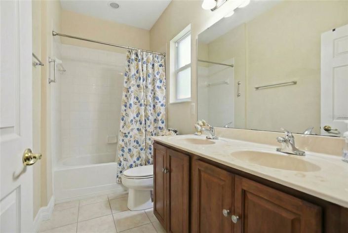 Image No.17-4 Bed House for sale