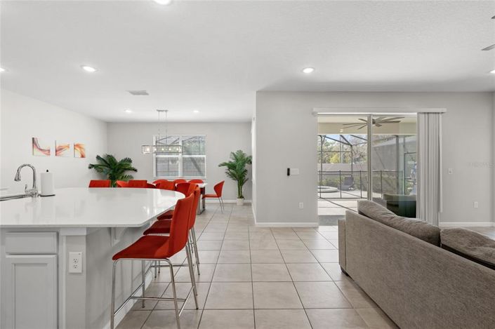 Image No.8-6 Bed House for sale