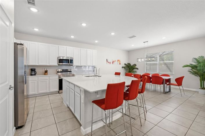 Image No.9-6 Bed House for sale