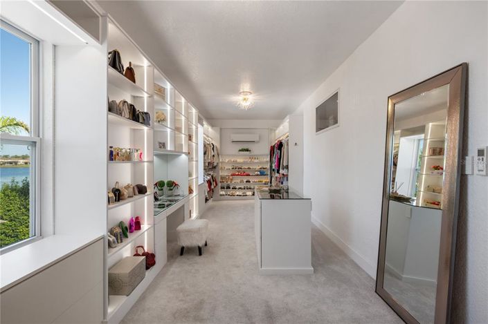 Image No.20-5 Bed House for sale