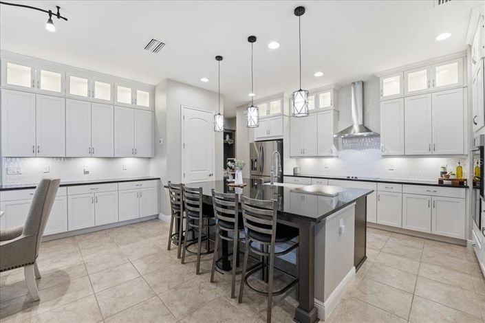 Image No.11-5 Bed House for sale