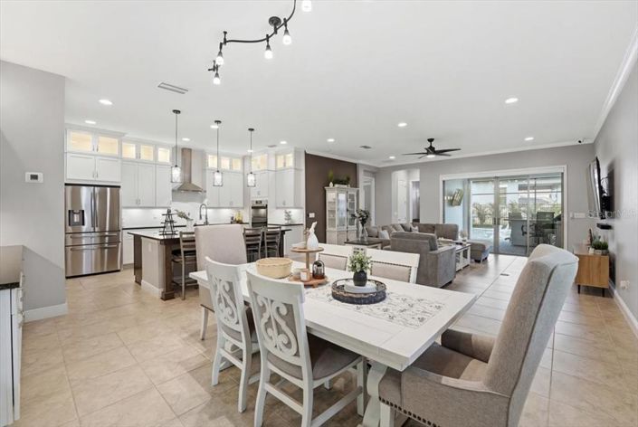 Image No.8-5 Bed House for sale