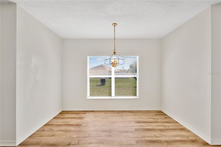 Image No.8-Maison de 4 chambres à vendre à Saint John