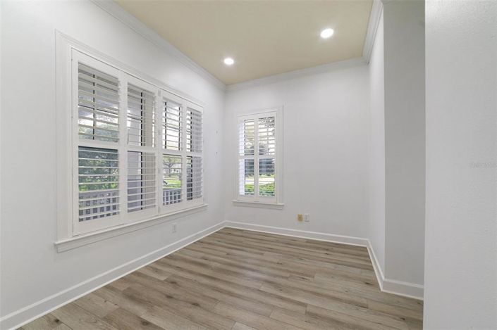 Image No.8-5 Bed House for sale