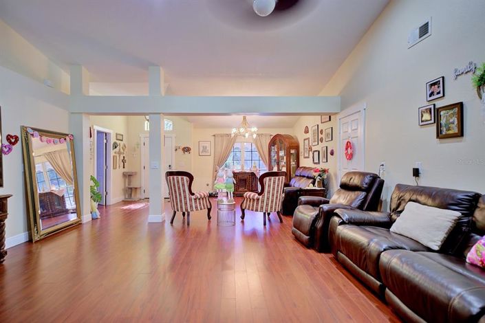 Image No.10-4 Bed House for sale