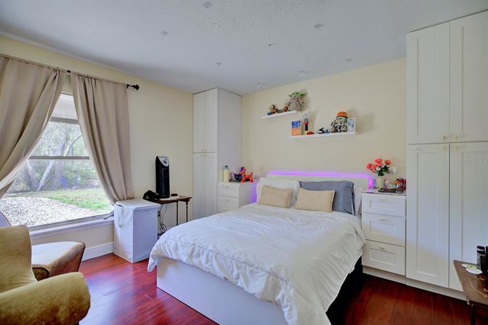 Image No.28-4 Bed House for sale