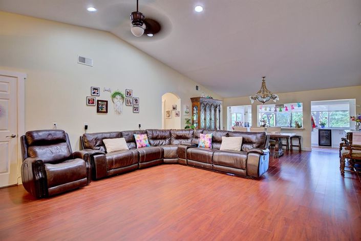 Image No.9-4 Bed House for sale