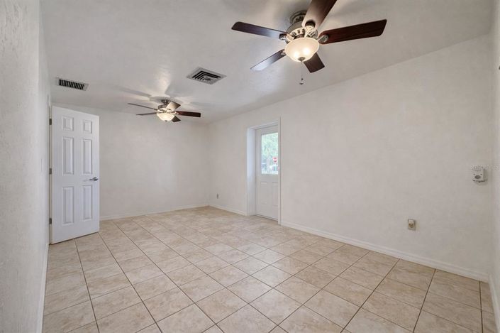 Image No.18-4 Bed House for sale