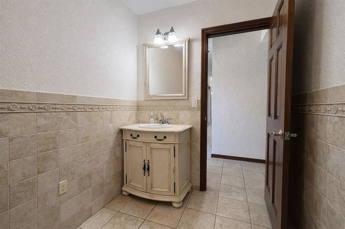 Image No.26-4 Bed House for sale