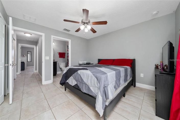 Image No.10-3 Bed House for sale