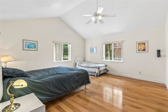 Image No.20-4 Bed House for sale