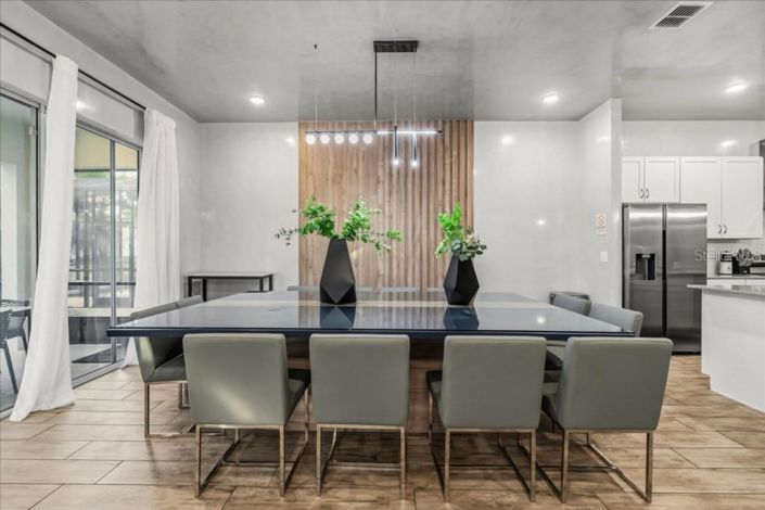 Image No.8-12 Bed House for sale