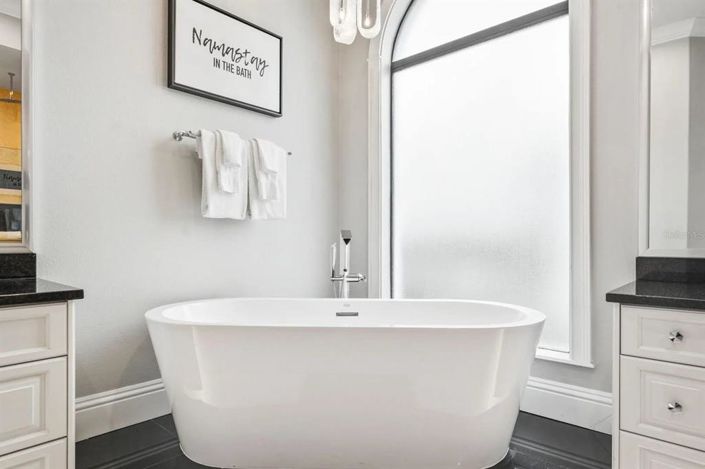 Image No.50-12 Bed House for sale