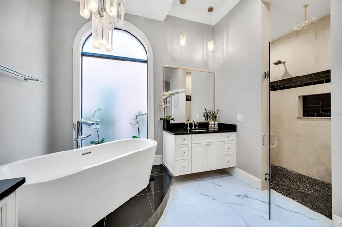 Image No.55-12 Bed House for sale