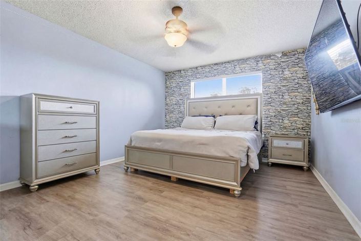 Image No.25-5 Bed House for sale