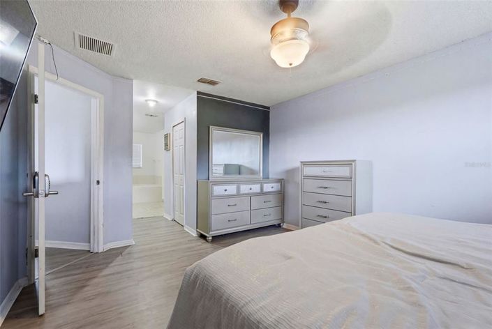 Image No.26-5 Bed House for sale