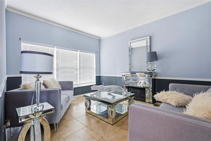 Image No.8-5 Bed House for sale