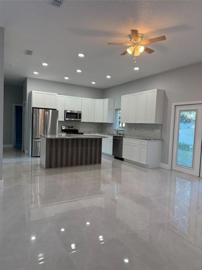 Image No.2-5 Bed House for sale