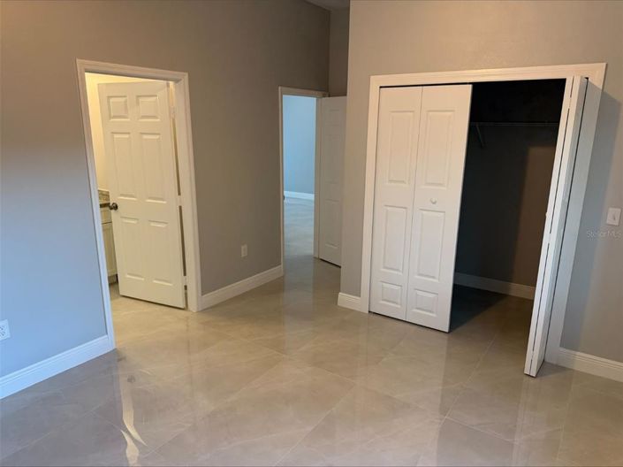 Image No.5-5 Bed House for sale