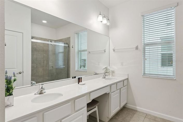 Image No.30-8 Bed House for sale