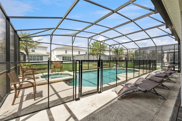 Image No.40-8 Bed House for sale