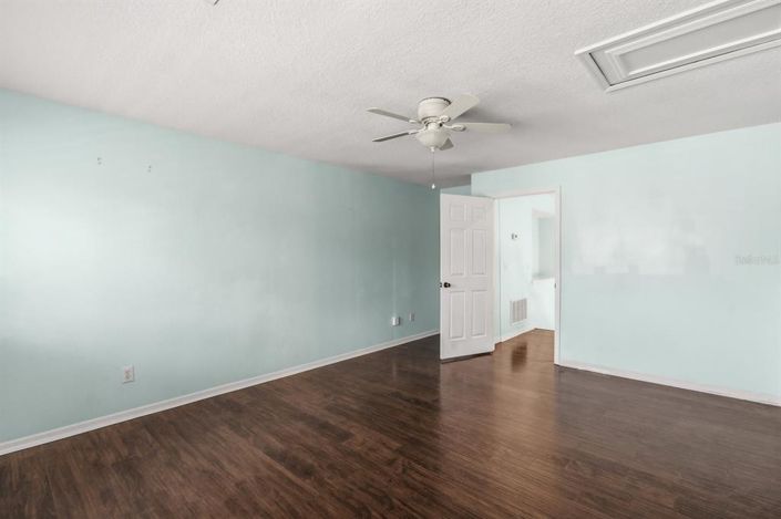 Image No.30-5 Bed House for sale