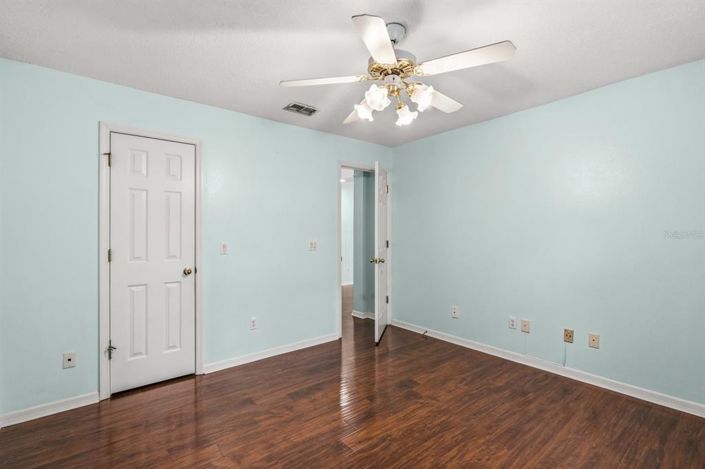 Image No.35-5 Bed House for sale