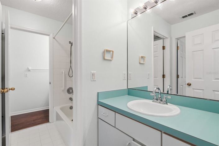 Image No.40-5 Bed House for sale