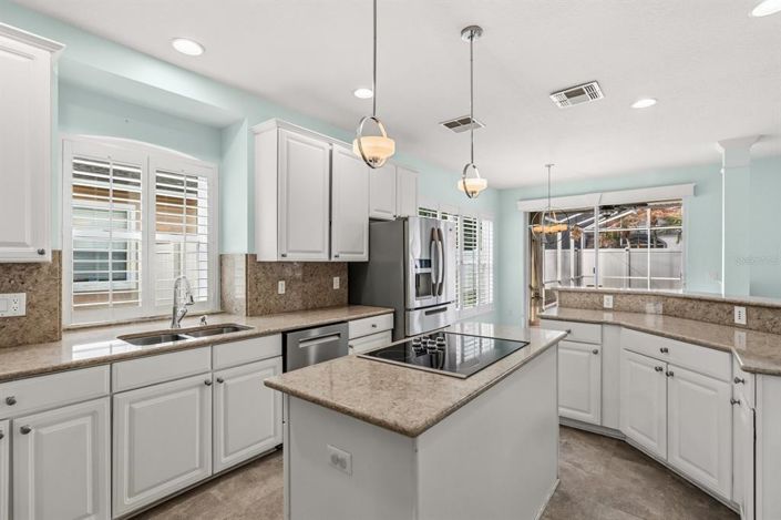 Image No.8-5 Bed House for sale